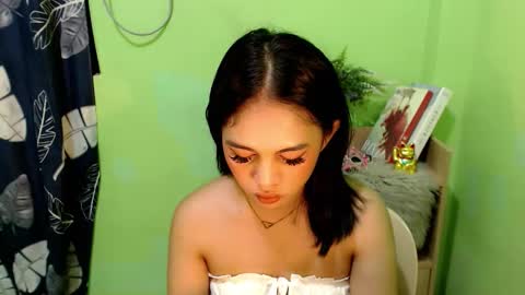 urmystical_sofie online show from October 2025 01:00:01 PM