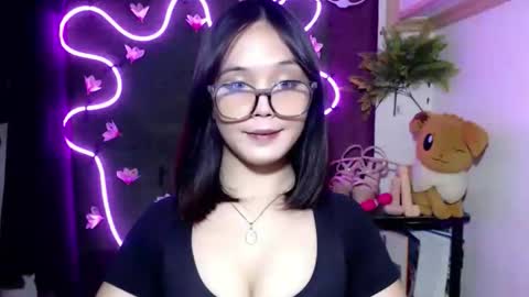 Pia online show from October 2025 09:15:01 PM