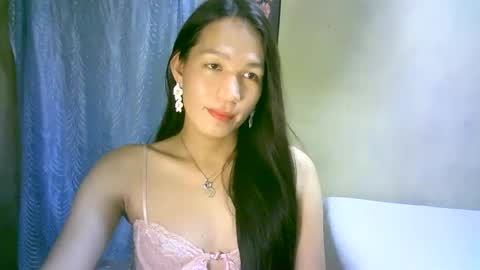 Snapshot of urpinaylovelyjuliaxxx chatting on February 2025 01:38:01 PM queen julia not into CHEAPGUY online show from February 2025 01:38:01 PM