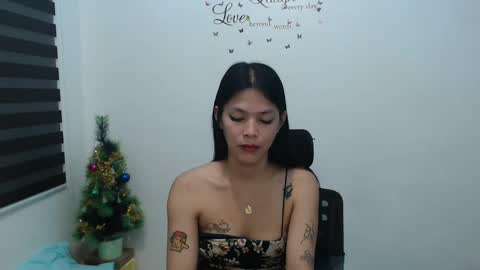 hi im kim online show from December 2024 01:28:01 PM