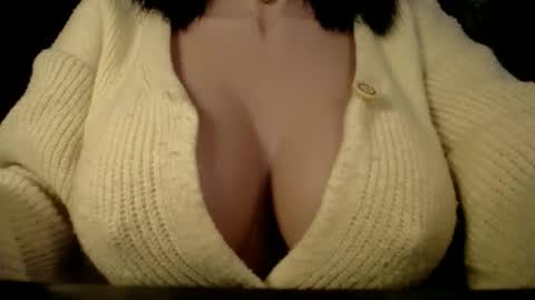 Snapshot of ursweet_bellafox chatting on May 2026 09:03:02 AM Jenies online show from May 2026 09:03:02 AM