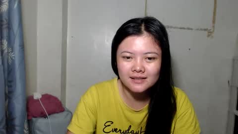 Snapshot of ursweet_lynie chatting on May 2026 07:27:02 AM ursweet_lynie online show from May 2026 07:27:02 AM