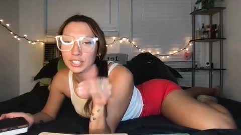 Snapshot of ursweetestlilly chatting on September 2025 01:43:01 AM Lily online show from September 2025 01:43:01 AM