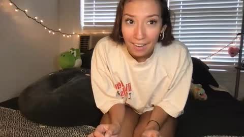 Snapshot of ursweetestlilly chatting on October 2025 03:07:02 PM Lily online show from October 2025 03:07:02 PM