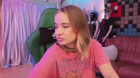 Snapshot of uvrays999 chatting on December 2024 09:19:02 PM Leila online show from December 2024 09:19:02 PM