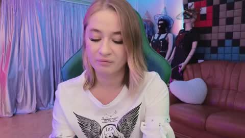 Snapshot of uvrays999 chatting on December 2024 06:01:01 AM Leila online show from December 2024 06:01:01 AM