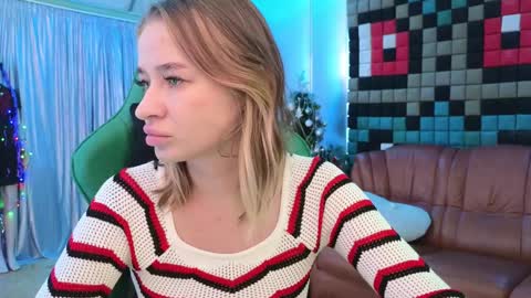 Snapshot of uvrays999 chatting on December 2024 10:12:01 PM Leila online show from December 2024 10:12:01 PM