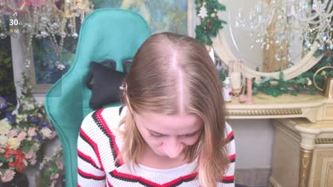 Snapshot of uvrays999 chatting on January 2025 05:52:02 PM Leila online show from January 2025 05:52:02 PM