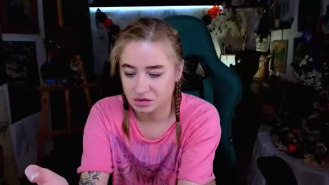 Snapshot of uvrays999 chatting on October 2025 07:38:02 PM Leila online show from October 2025 07:38:02 PM