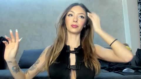 Mia online show from January 2026 03:21:02 AM