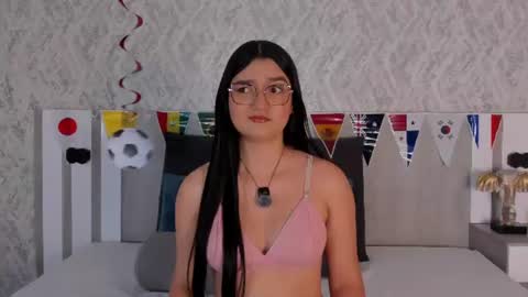 Snapshot of vaalentina_lux chatting on July 2026 02:07:02 PM Vaalentina Lux online show from July 2026 02:07:02 PM
