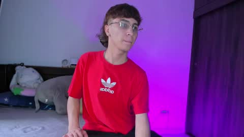 Snapshot of vailot_winx chatting on May 2026 10:11:02 PM V I O L ET online show from May 2026 10:11:02 PM