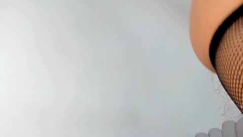 Snapshot of vaiolet__ chatting on January 2025 10:46:02 PM Vaiolet online show from January 2025 10:46:02 PM