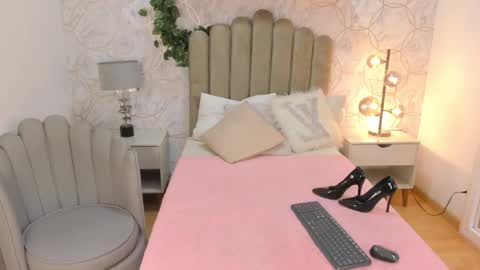 Snapshot of vaiolet__ chatting on January 2025 07:49:01 PM Vaiolet online show from January 2025 07:49:01 PM