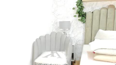 Snapshot of vaiolet__ chatting on January 2025 11:04:01 PM Vaiolet online show from January 2025 11:04:01 PM