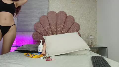 Snapshot of vaiolet_colls chatting on February 2026 11:59:01 AM Vaiolet colls online show from February 2026 11:59:01 AM