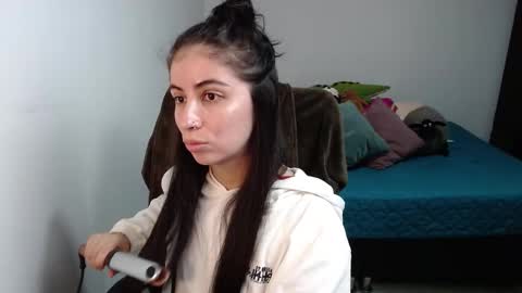 Snapshot of val_angelll chatting on December 2025 03:13:02 AM valentina online show from December 2025 03:13:02 AM