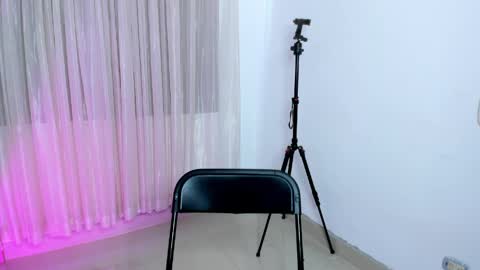 HI IM NEW online show from April 2026 06:12:02 PM