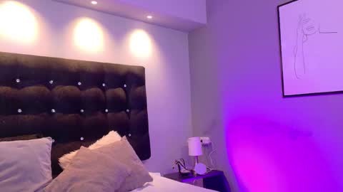 Valen Scott online show from September 2025 02:29:02 PM