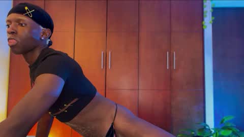 Snapshot of valent1nn chatting on December 2024 12:13:01 AM Valentin independent Cam Boy online show from December 2024 12:13:01 AM