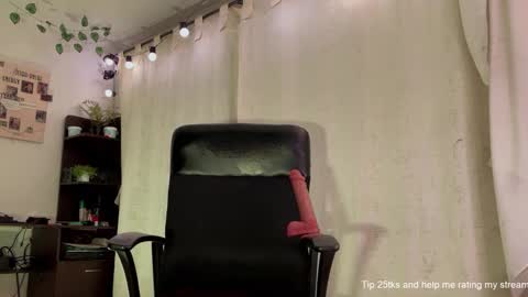 Snapshot of valent1nn chatting on January 2025 04:38:01 AM Valentin independent Cam Boy online show from January 2025 04:38:01 AM