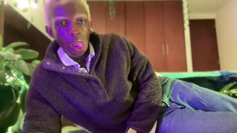 Snapshot of valent1nn chatting on January 2025 12:10:01 AM Valentin independent Cam Boy online show from January 2025 12:10:01 AM