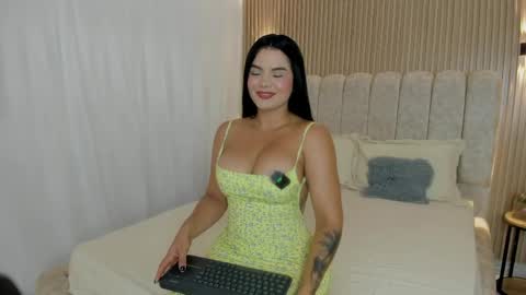 valentina robertson online show from May 2026 09:09:02 PM