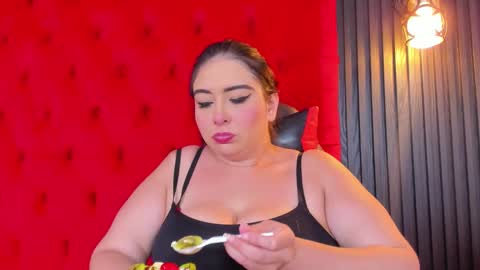 Valentina online show from November 2025 07:46:02 PM