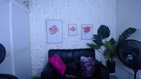 Valentina  online show from September 2025 10:44:01 PM