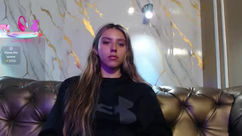 Snapshot of valentina_red18 chatting on September 2025 02:28:01 PM Valentina online show from September 2025 02:28:01 PM