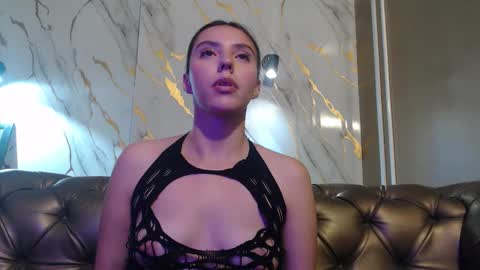 Snapshot of valentina_red18 chatting on October 2025 06:17:02 PM Valentina online show from October 2025 06:17:02 PM