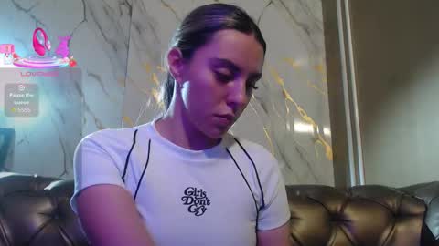 Snapshot of valentina_red18 chatting on October 2025 02:38:02 PM Valentina online show from October 2025 02:38:02 PM