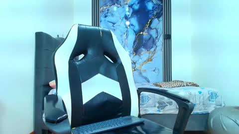 valentina_y_sneiderr online show from February 2026 07:11:01 PM