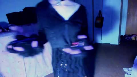 Tina Bates online show from September 2025 12:32:02 AM