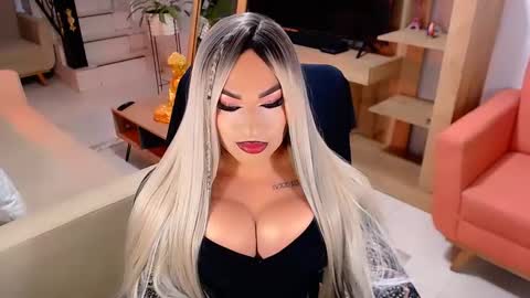 Snapshot of valentinaxqueen chatting on March 2025 11:03:02 PM    online show from March 2025 11:03:02 PM