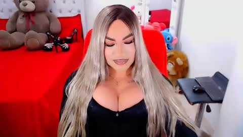 Snapshot of valentinaxqueen chatting on October 2025 12:51:01 AM    online show from October 2025 12:51:01 AM