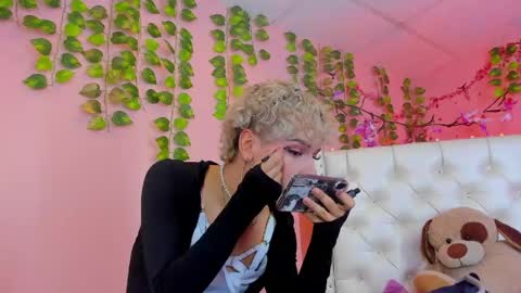 Snapshot of valentinee_xo chatting on May 2026 04:31:01 AM valentinee_xo online show from May 2026 04:31:01 AM