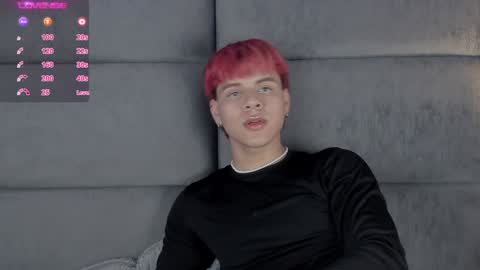 valentino moon online show from December 2024 02:46:01 AM