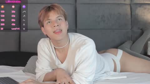 valentino moon online show from December 2024 03:22:02 AM