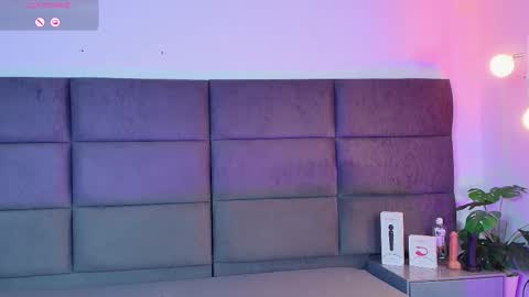 valentino moon online show from January 2026 02:59:01 AM