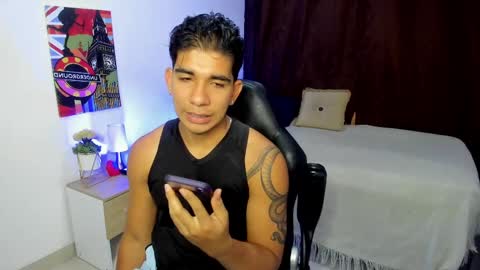 VALENTINO MOURA online show from March 2025 12:11:02 PM