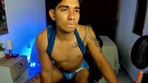 VALENTINO MOURA online show from March 2025 03:49:02 PM