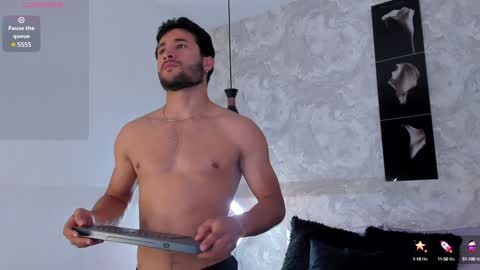 Valentino online show from January 2025 05:44:02 AM