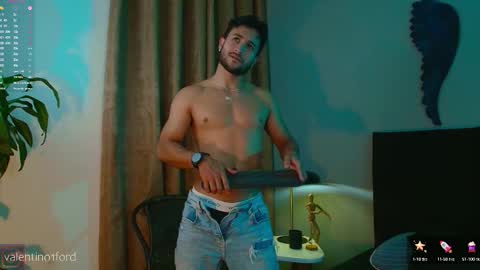 Valentino online show from September 2025 10:03:02 PM