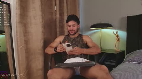 Valentino online show from November 2025 09:15:01 PM