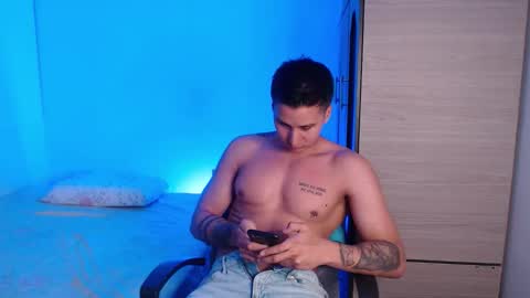 Snapshot of valentinosex_1 chatting on October 2025 11:01:02 PM VALENTINO online show from October 2025 11:01:02 PM