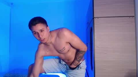 Snapshot of valentinosex_1 chatting on October 2025 10:15:01 PM VALENTINO online show from October 2025 10:15:01 PM