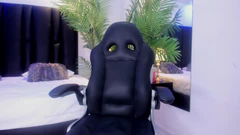 valeri_tafur online show from October 2025 11:05:01 PM