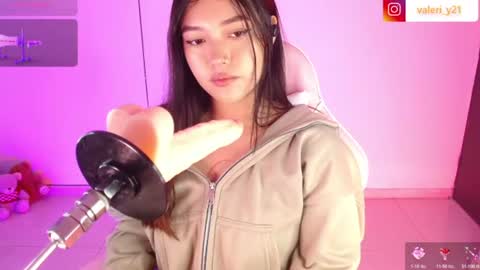 Snapshot of valeribell1 chatting on June 2026 04:33:02 AM Valeri online show from June 2026 04:33:02 AM
