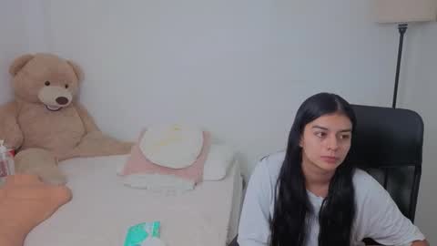 Juli C online show from October 2025 01:28:01 AM